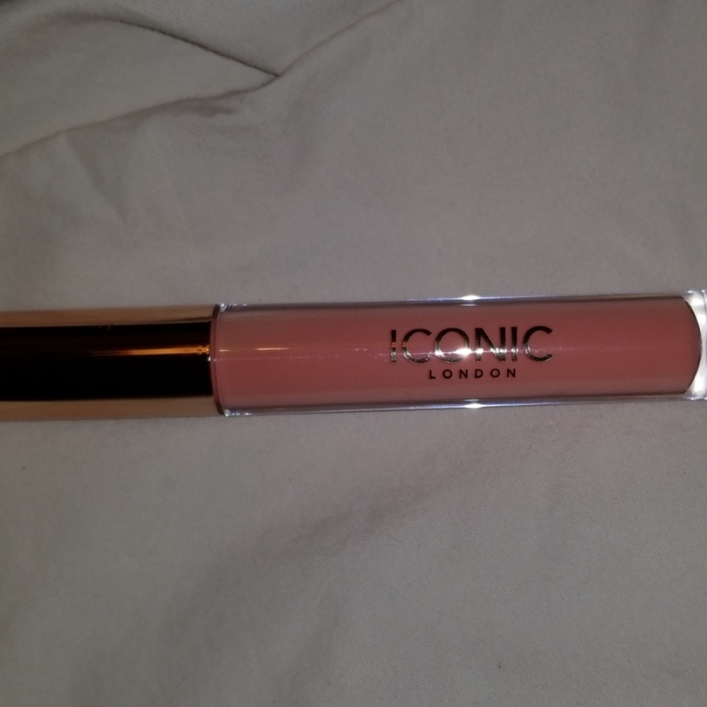 Iconic London lip plumping gloss
